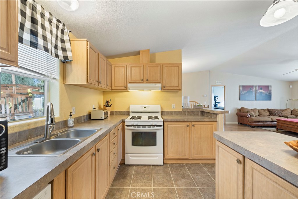 4648 W Avenue M10