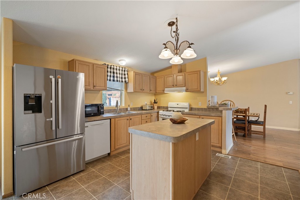 4648 W Avenue M10