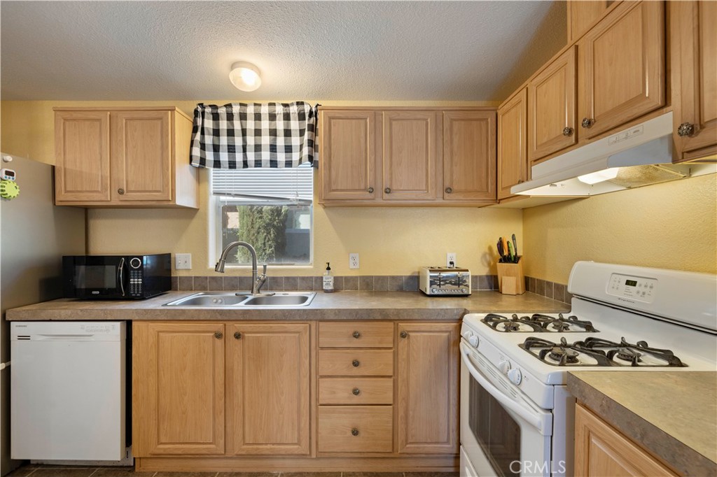 4648 W Avenue M10
