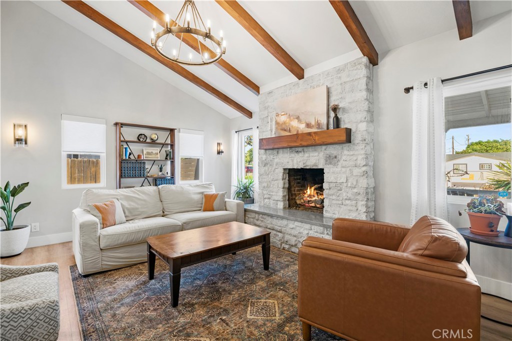 4935 Maureen Lane