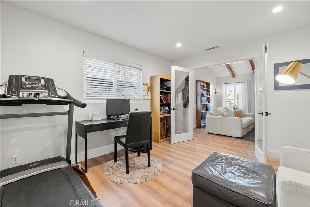 4935 Maureen Lane