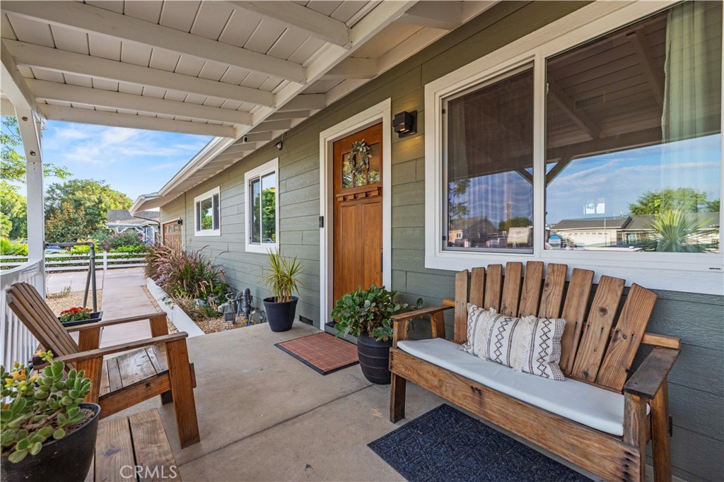 4935 Maureen Lane