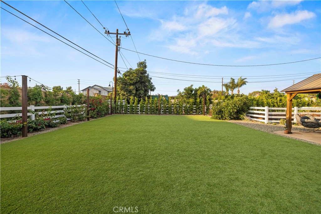 4935 Maureen Lane