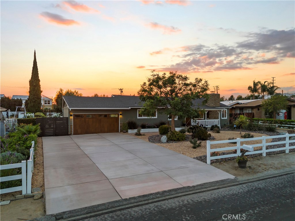 4935 Maureen Lane