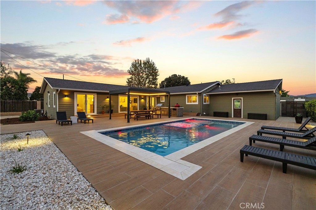 4935 Maureen Lane