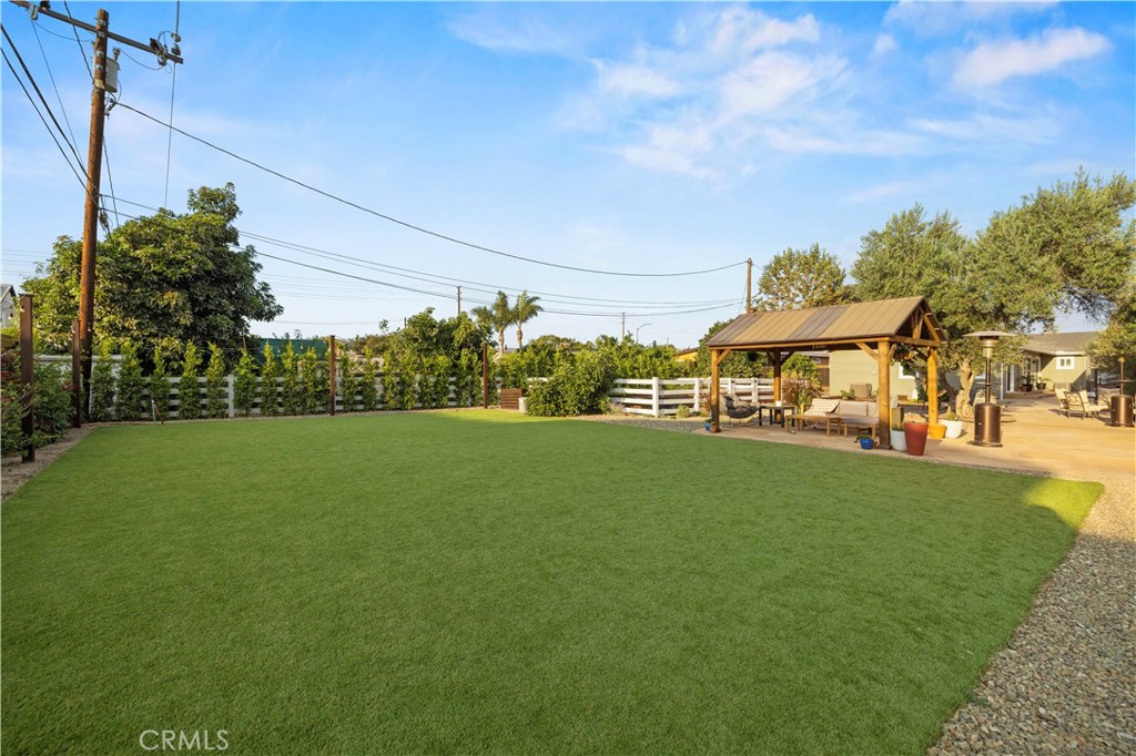 4935 Maureen Lane