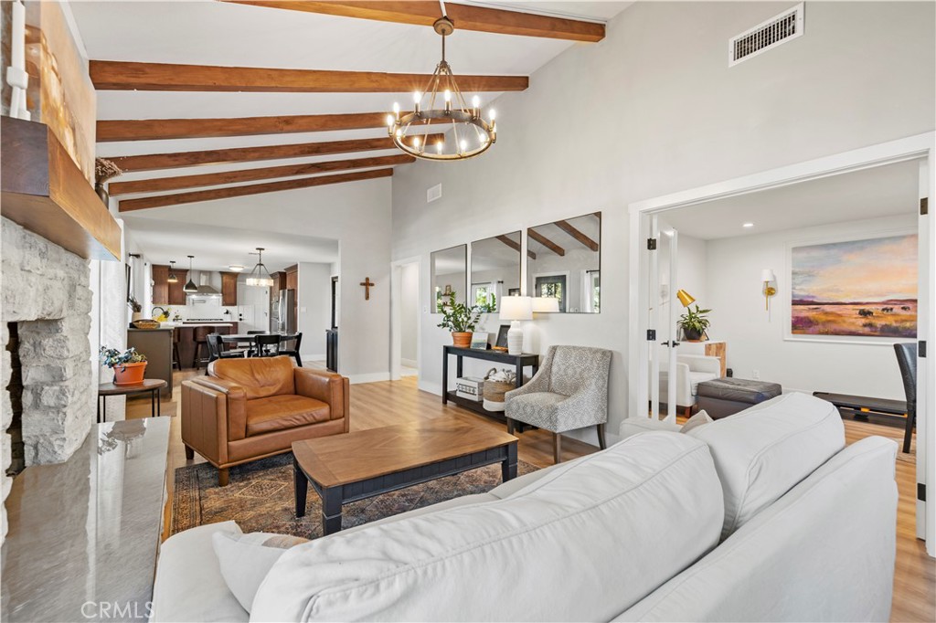 4935 Maureen Lane