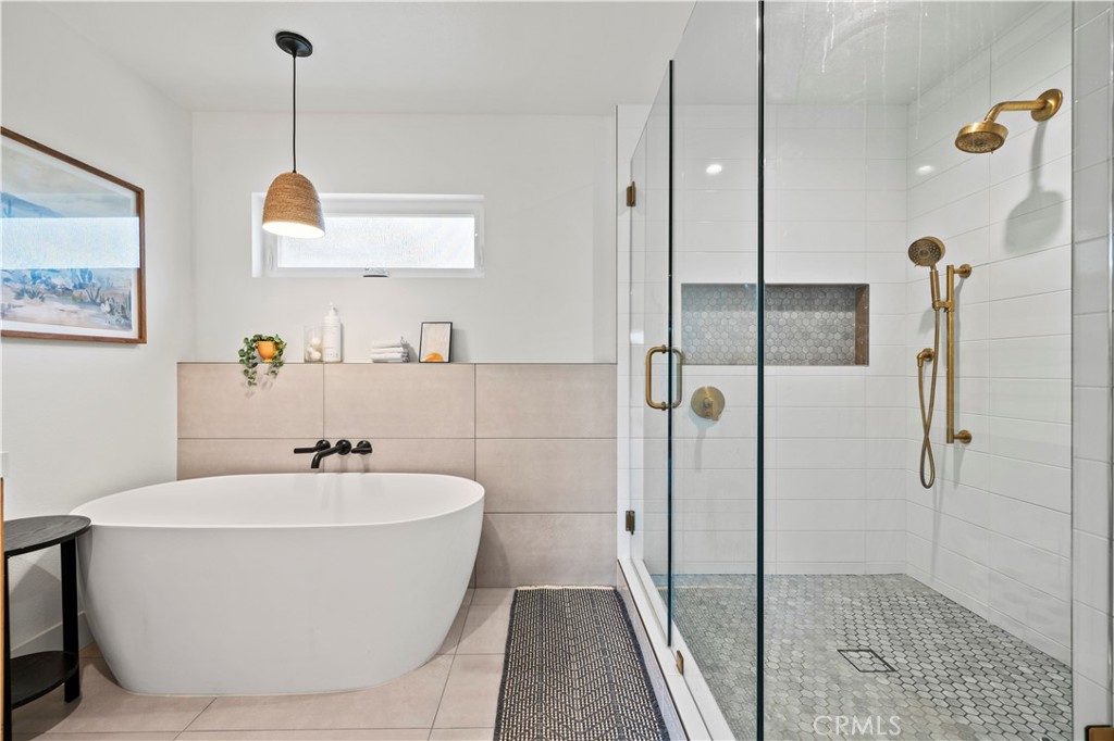 4935 Maureen Lane