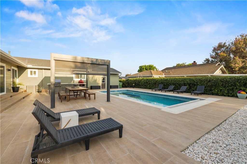 4935 Maureen Lane
