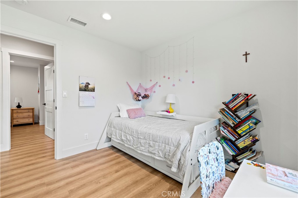4935 Maureen Lane