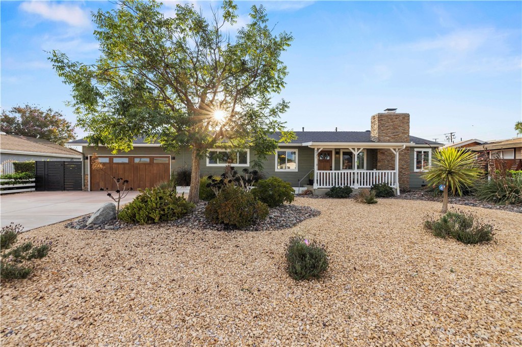 4935 Maureen Lane