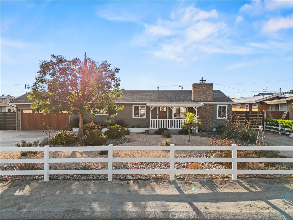 4935 Maureen Lane