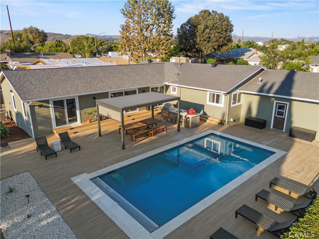 4935 Maureen Lane