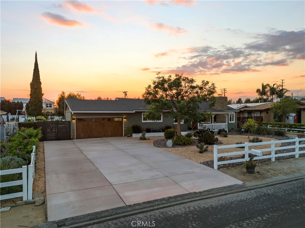 4935 Maureen Lane