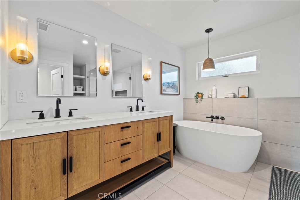 4935 Maureen Lane