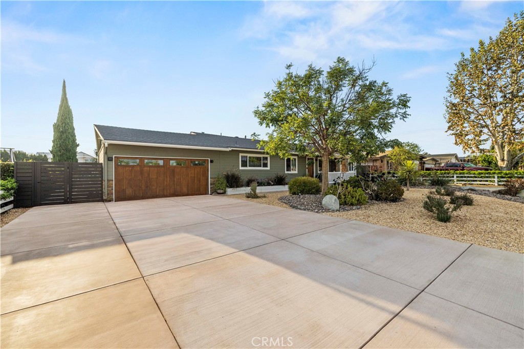 4935 Maureen Lane