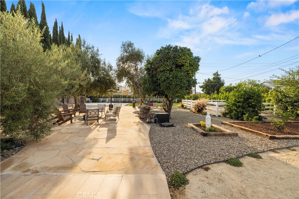 4935 Maureen Lane