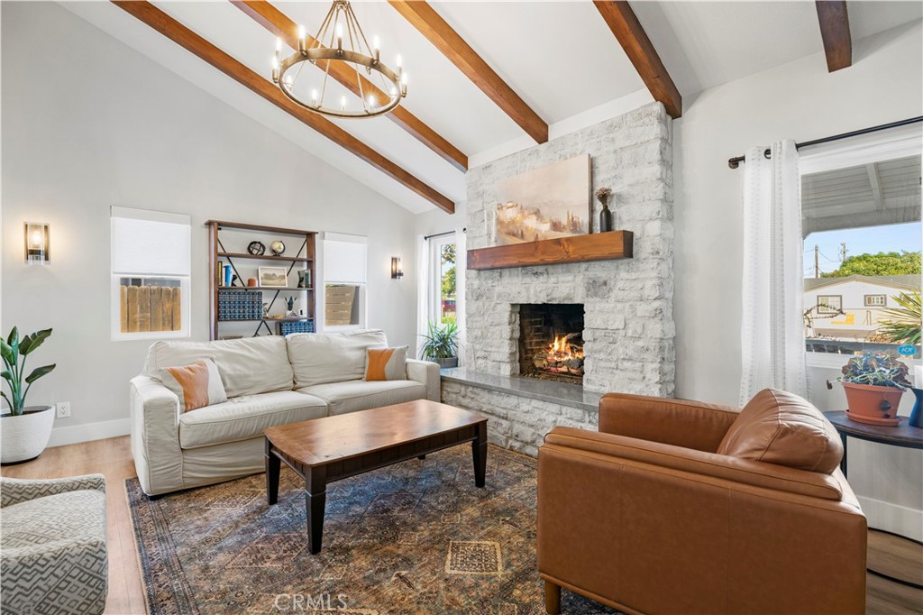 4935 Maureen Lane