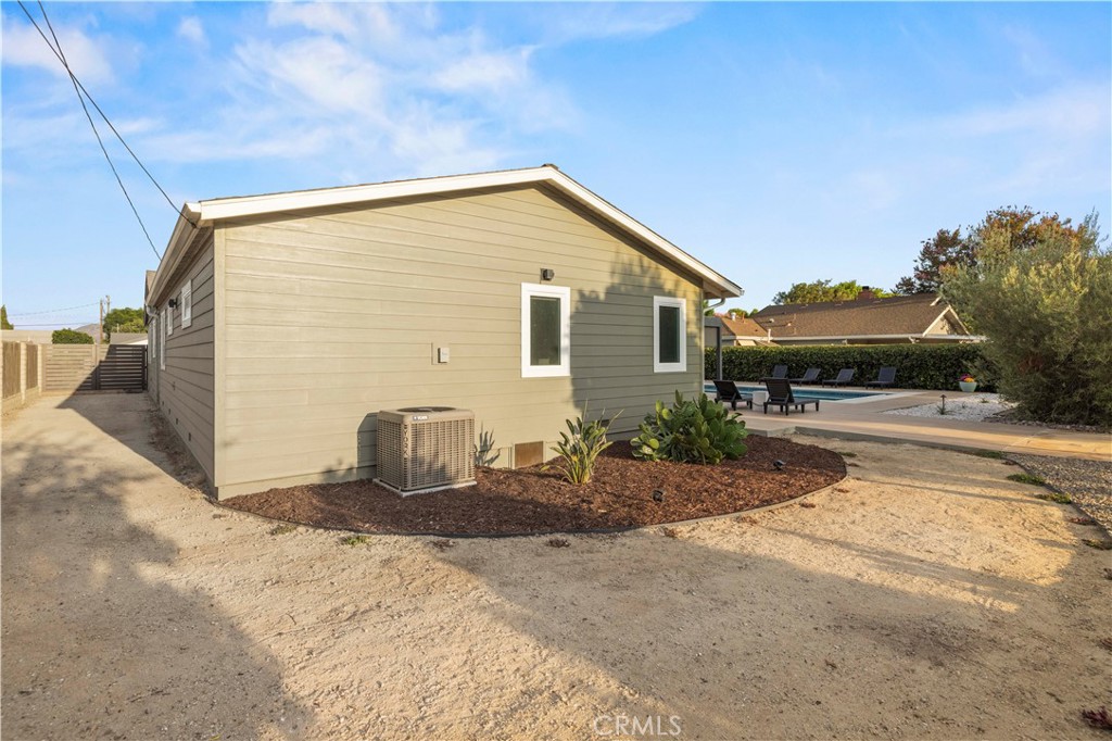 4935 Maureen Lane