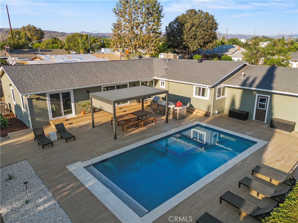 4935 Maureen Lane
