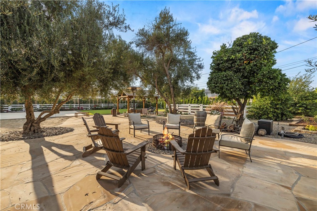 4935 Maureen Lane