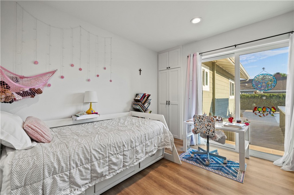 4935 Maureen Lane