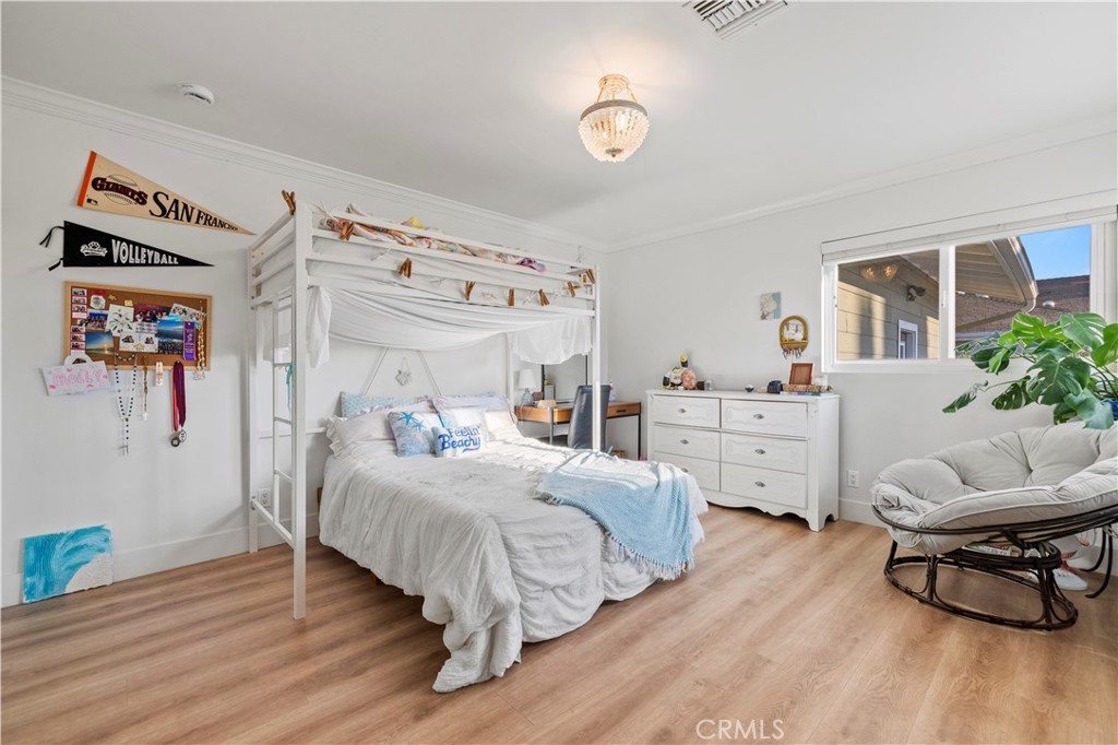 4935 Maureen Lane