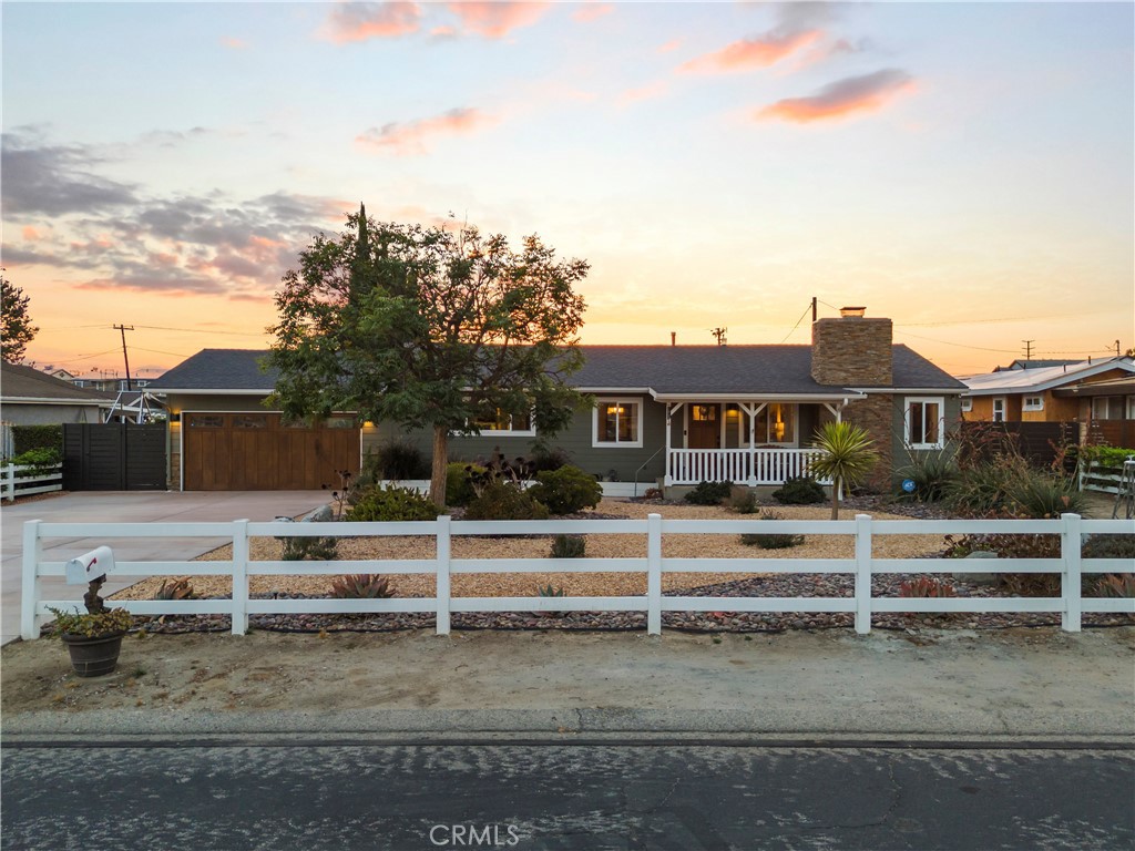 4935 Maureen Lane