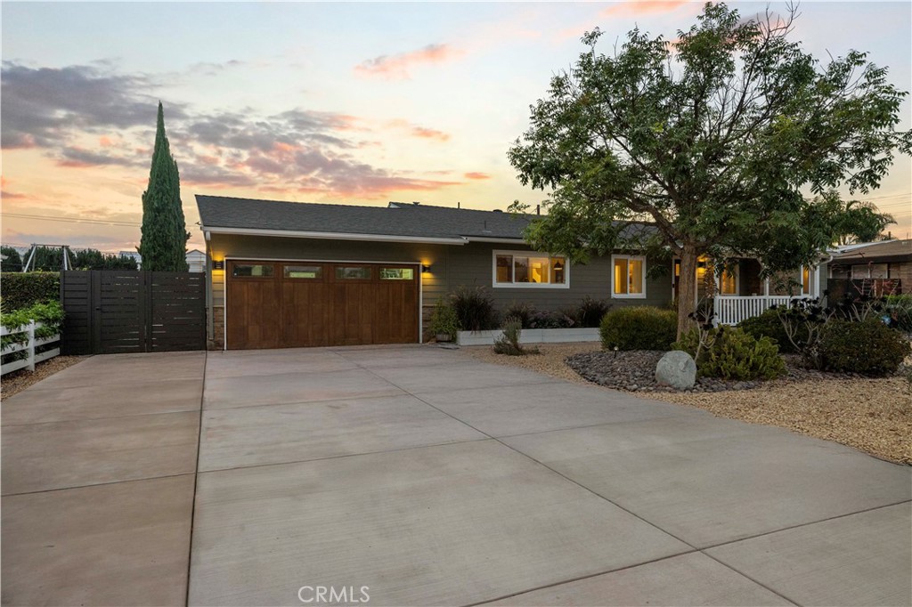 4935 Maureen Lane