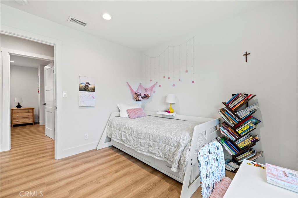 4935 Maureen Lane