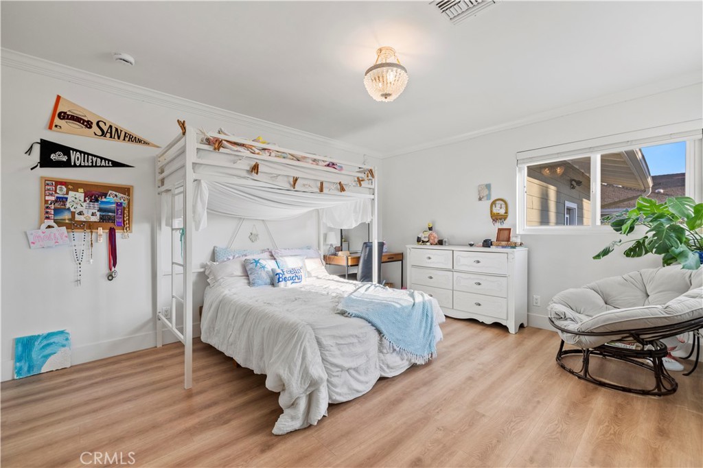 4935 Maureen Lane