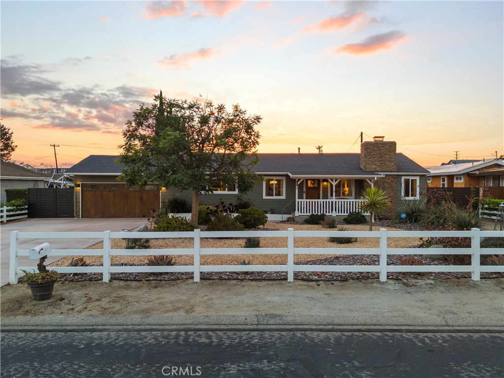 4935 Maureen Lane