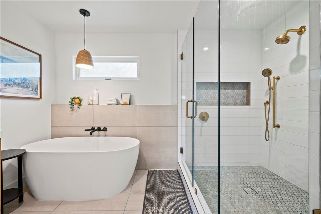 4935 Maureen Lane