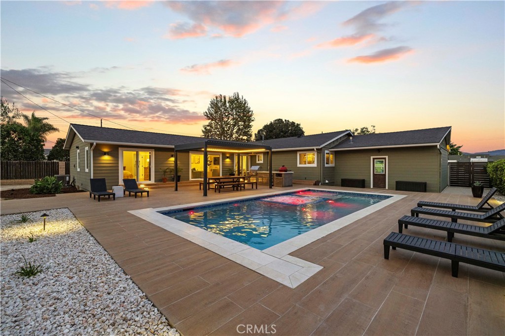 4935 Maureen Lane