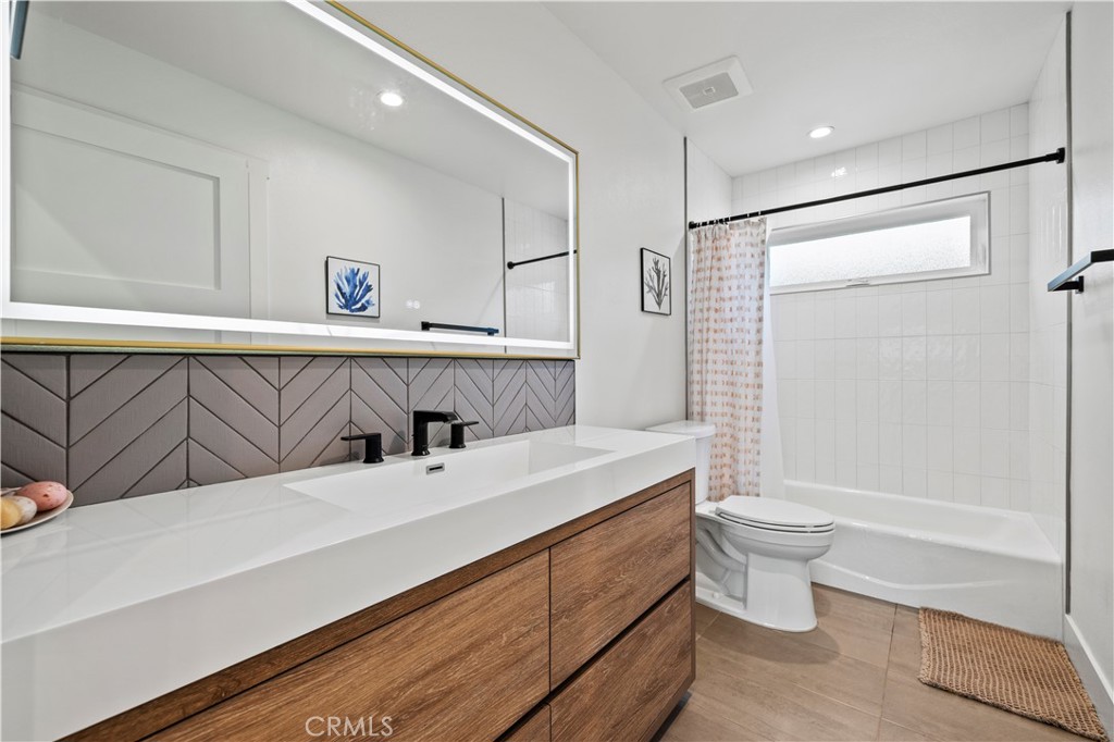 4935 Maureen Lane