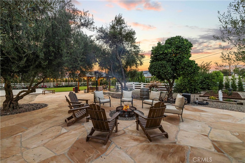 4935 Maureen Lane