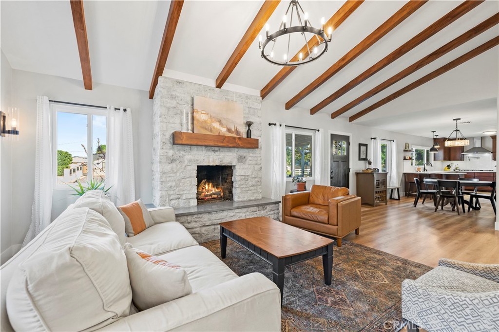 4935 Maureen Lane