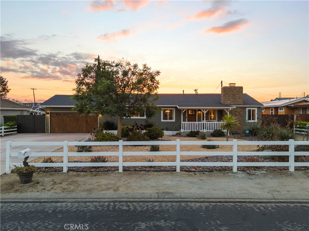 4935 Maureen Lane