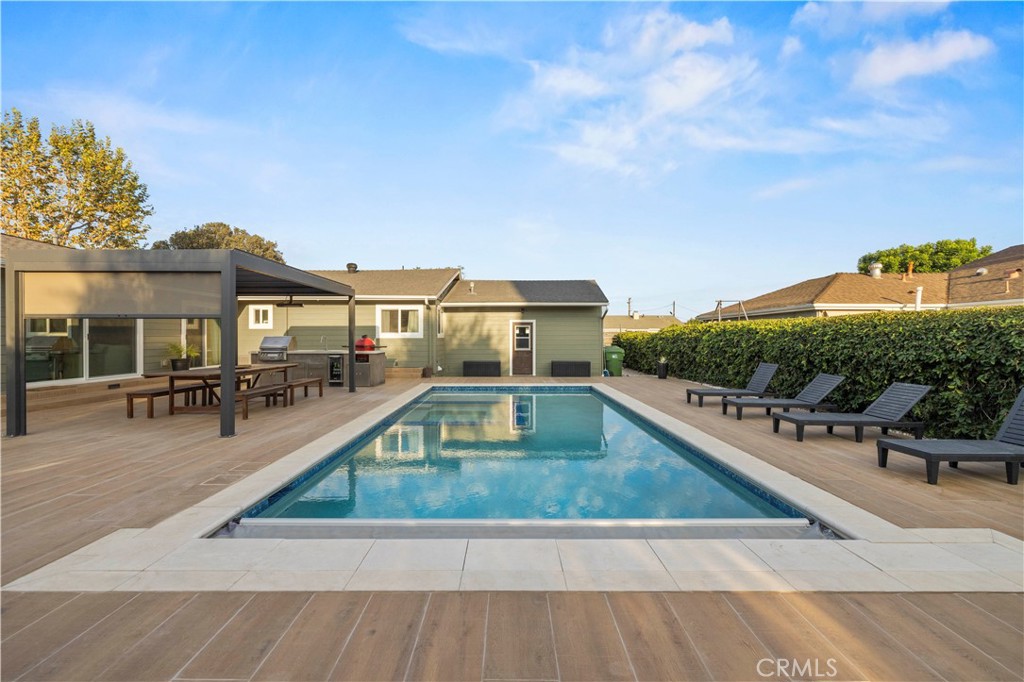 4935 Maureen Lane
