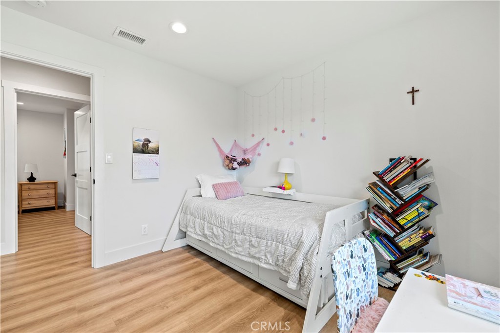 4935 Maureen Lane