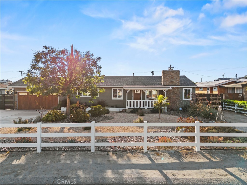 4935 Maureen Lane
