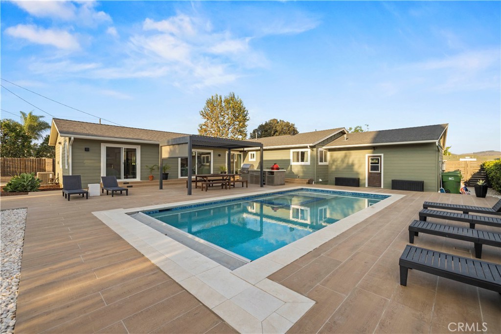 4935 Maureen Lane