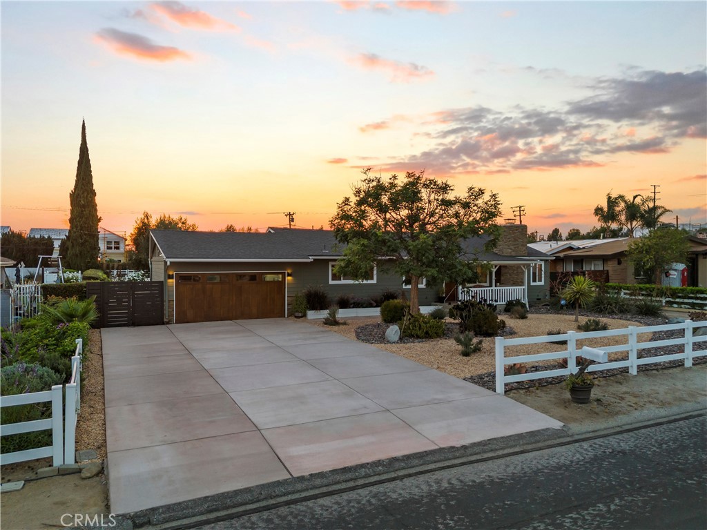 4935 Maureen Lane