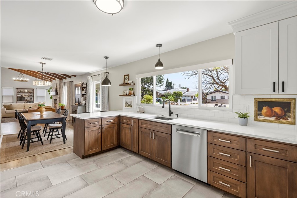4935 Maureen Lane