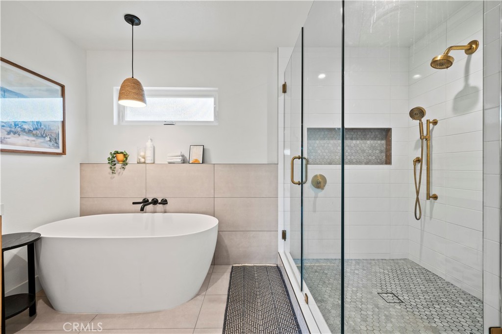4935 Maureen Lane