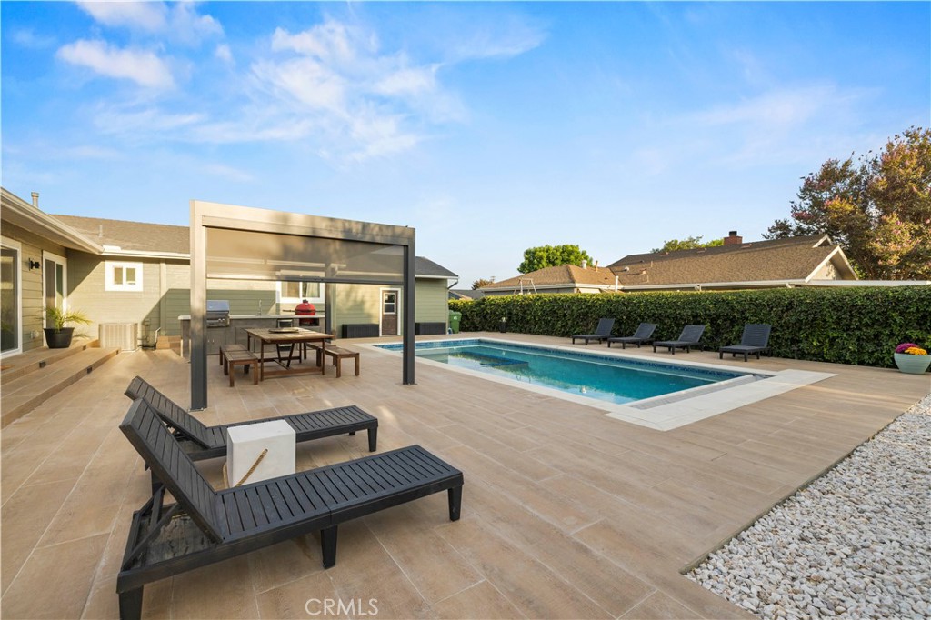 4935 Maureen Lane