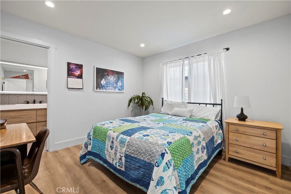 4935 Maureen Lane