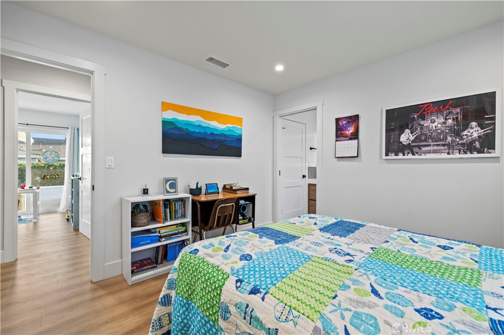 4935 Maureen Lane