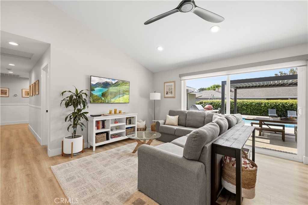 4935 Maureen Lane