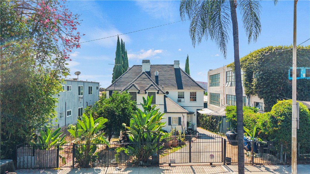 8620 Holloway
